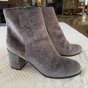 Grey/silver boots